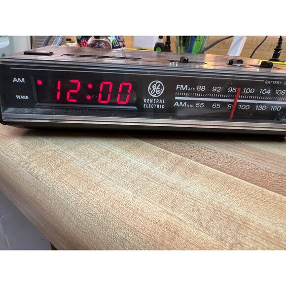 General Electric GE Digital FM/AM Clock Radio w/Alarm Model 7-4624 Tested - Picture 10 of 10